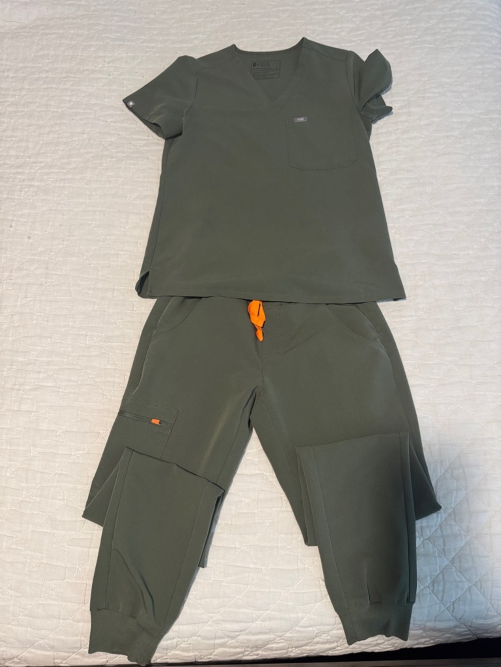 FIGS Moss Jogger Scrub Set